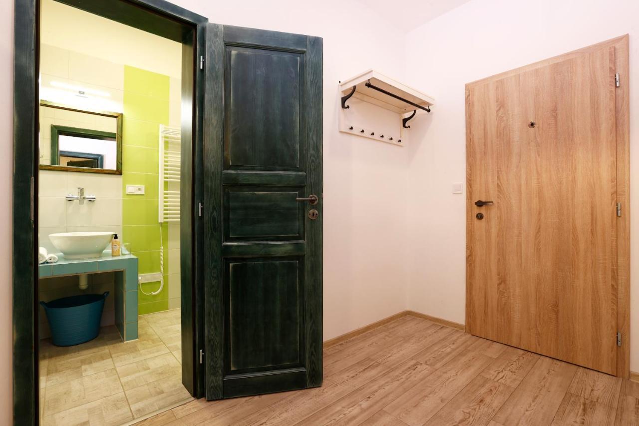 Pod Marianskymi Schody Apartment